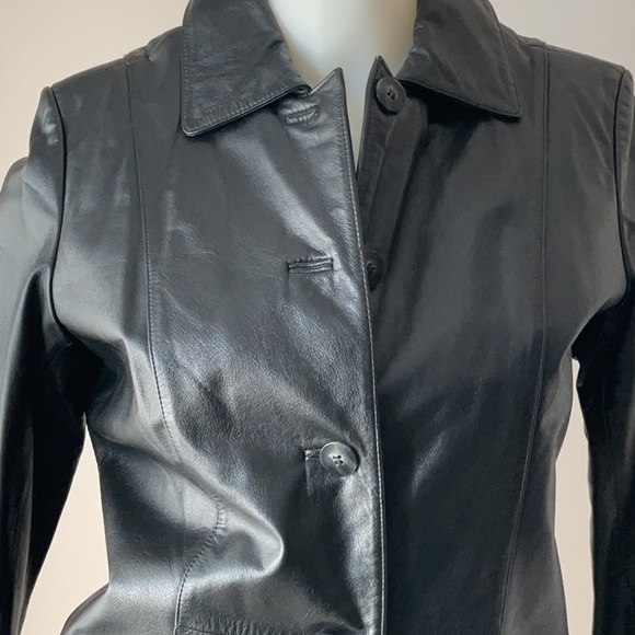 ⭐️Danier Leather Coat - Picture 3 of 14